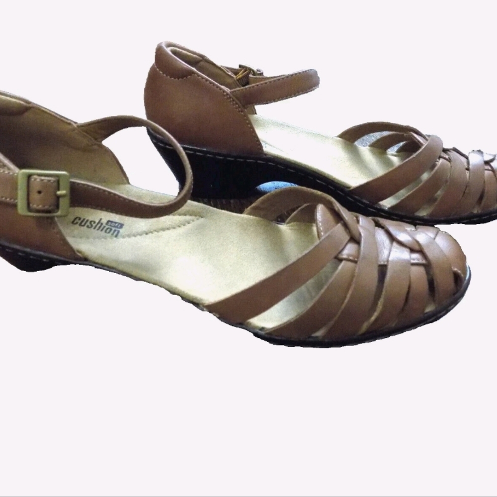 Clarks Wendy Land Soft Cushion Camel Leather Woven Closed Toe Sandals sz 11M